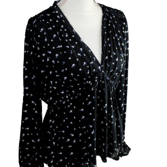 Lucky Brand Tops - Lucky Brand Black White  Blue Long Sleeve V-Neck Pullover Top, Small